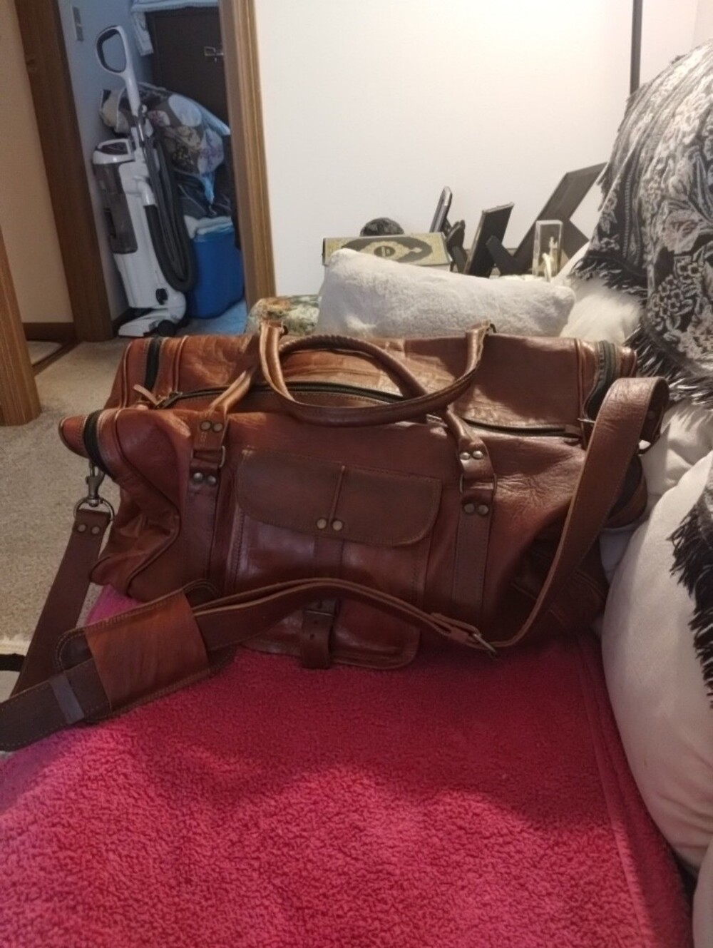 Komalas LeatherMens Duffle Bag With Shoulder Strap Sz 11 By 22